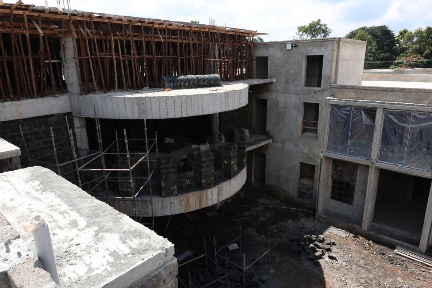 A reinforced-concrete frame with circular columns rising on an active construction site
